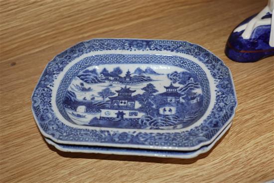 Four Chinese blue and white leaf-shaped plates, three matching rectangular serving dishes and a sauce tureen and cover (faults)